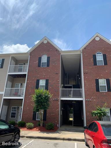 Main picture of 612 Marshtree Ln