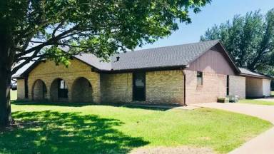 Main picture of 100 Towne West Dr