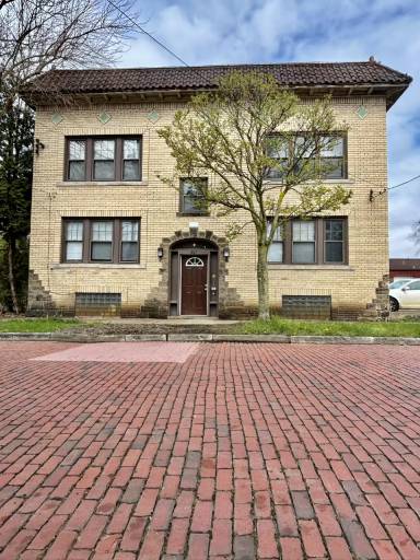 Main picture of 207 Myrtle Pl