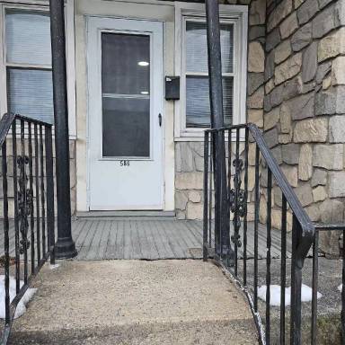 Main picture of 590 Main St