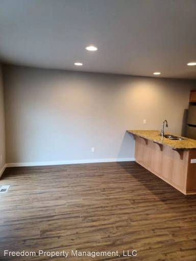 Main picture of 265 S 3rd St