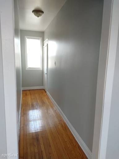 Main picture of 4752 N Rockwell St