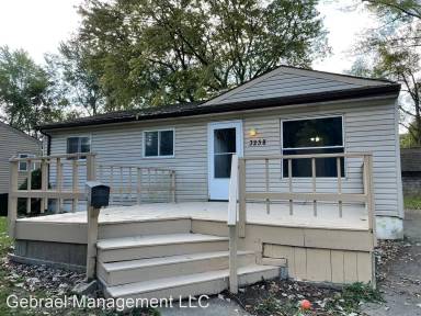 Main picture of 3238 Montana Ave