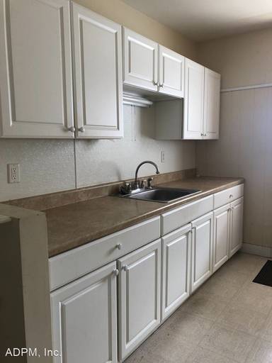 Main picture of 6 Ellis Ct