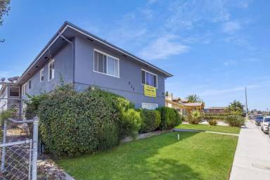 Main picture of 835 Centinela Ave