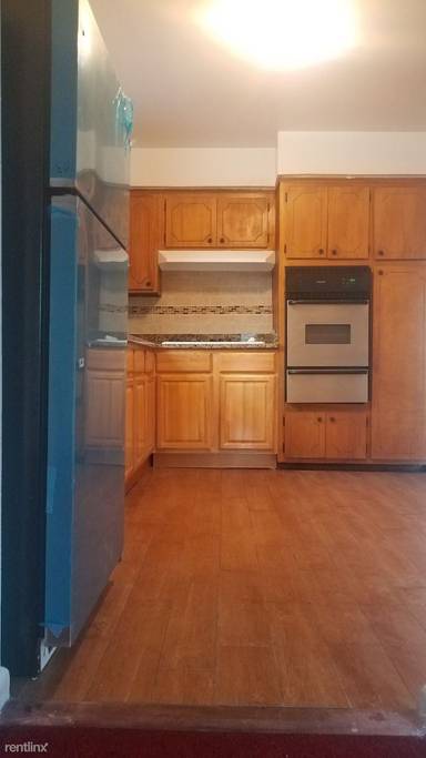 Main picture of 749 E 83rd St