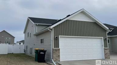 Main picture of 1035 29th Ave W