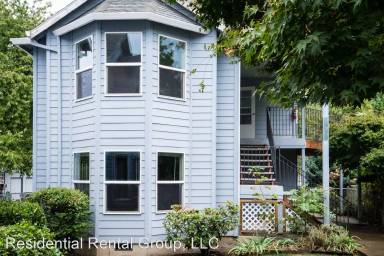 Main picture of 641 E Main St
