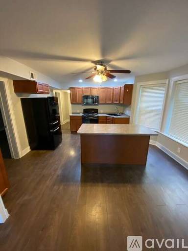 Main picture of 1238 W Winnemac Ave