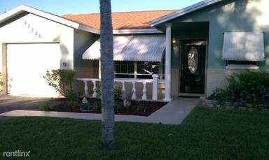 Main picture of 22304 SW 62nd Ave