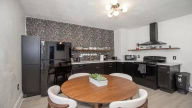 Main picture of 3544 Woodbridge Ave