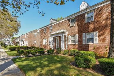Main picture of 373 W Hazelwood Ave