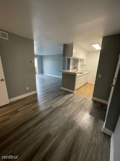 Main picture of 9147 Van Nuys Blvd