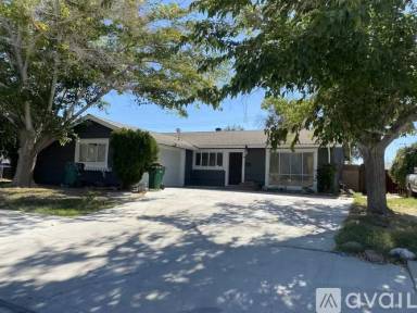 Main picture of 1016 W Avenue H2