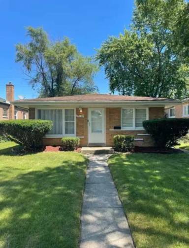 Main picture of 14437 Avalon Ave