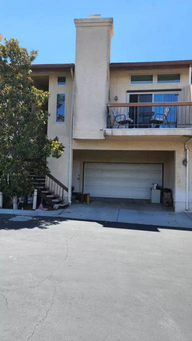 Main picture of 825 Warwick Ave