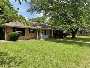 Main picture of 406 Hillcrest St