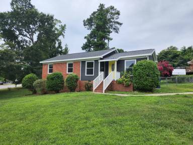 Main picture of 2354 Millbank St