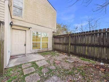 Main picture of 809 Fox Run Ave