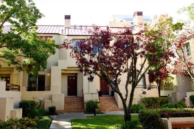 Main picture of 129 E Court Ln