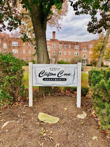 Main picture of 12511 Clifton Blvd