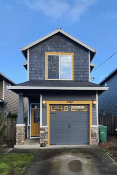 Main picture of 1940 NE 72nd Ave