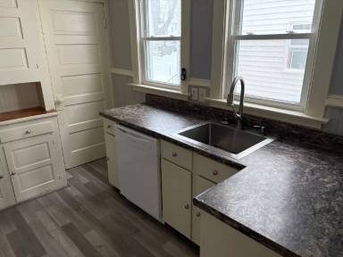 Main picture of 145 E 30th St