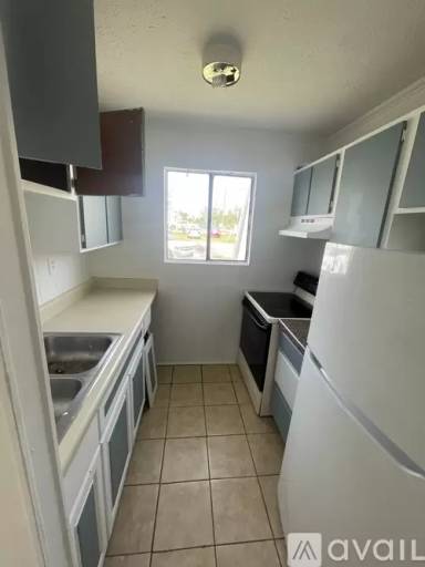 Main picture of 715 W 13th St