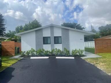 Main picture of 804 SW 28th St
