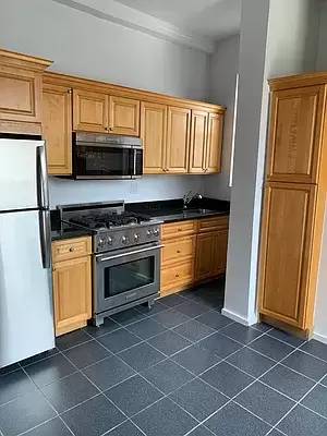Main picture of 220 W 98th St Apartments