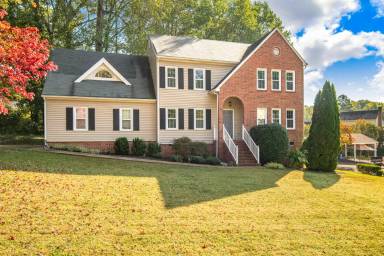 Main picture of 12605 Jolly Pl