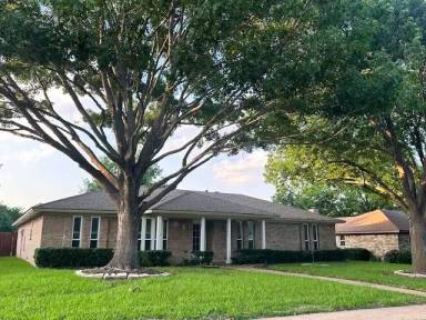 Main picture of 2725 Leameadow Dr