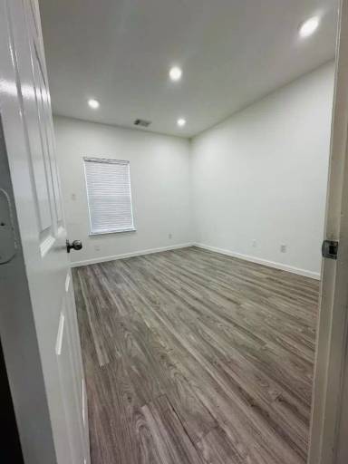 Main picture of 6946 Paris St