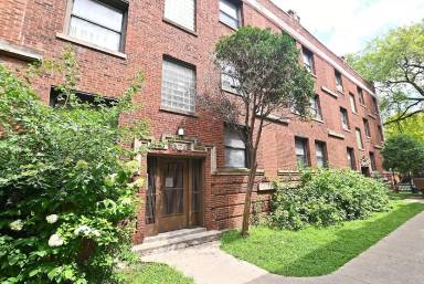 Main picture of 4240 S Michigan Ave