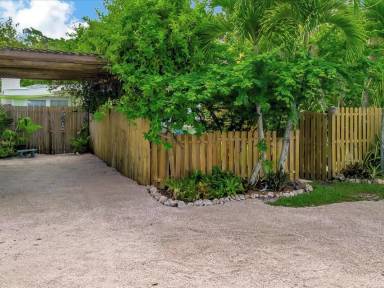 Main picture of 5215 Calle de Costa Rica