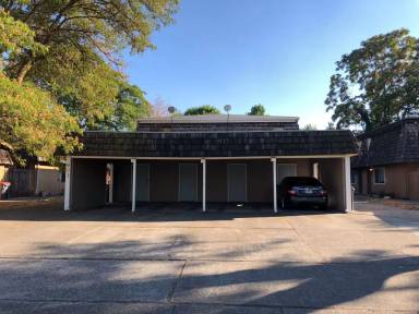 Main picture of 903 Royal Ct