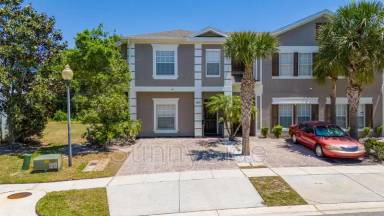 Main picture of 2390 Caravelle Cir