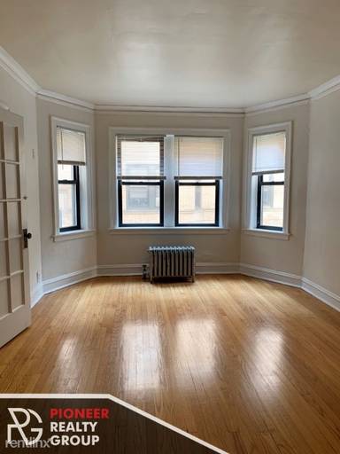 Main picture of 6221 N Artesian Ave