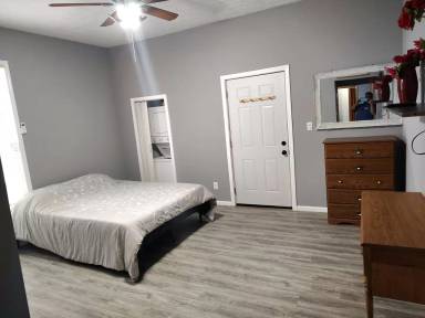 Main picture of 359 S Main St