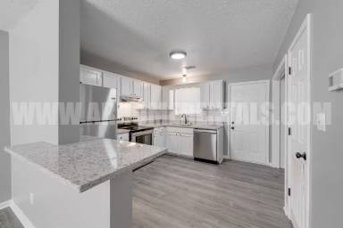 Main picture of 2415 Washington Ave
