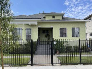 Main picture of 1016 W 108th St