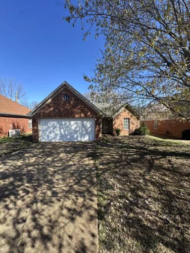 Main picture of 6968 Bellevue Trce