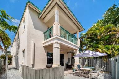 Main picture of 4548 Poinciana St