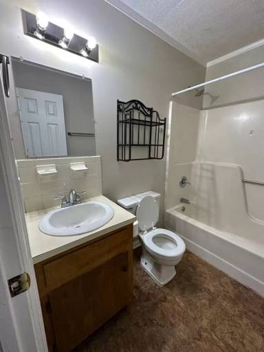 Main picture of 7 Edgewood Ct