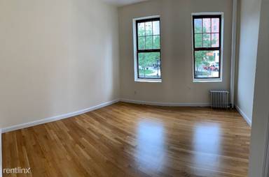 Main picture of 201 W 11th St