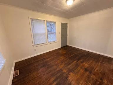Main picture of 318 E Highland Dr