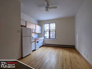 Main picture of 635 W Barry Ave