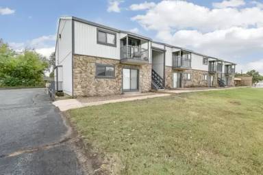 Main picture of 525 W 37th St N