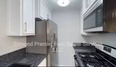 Main picture of 205 E Hurd St