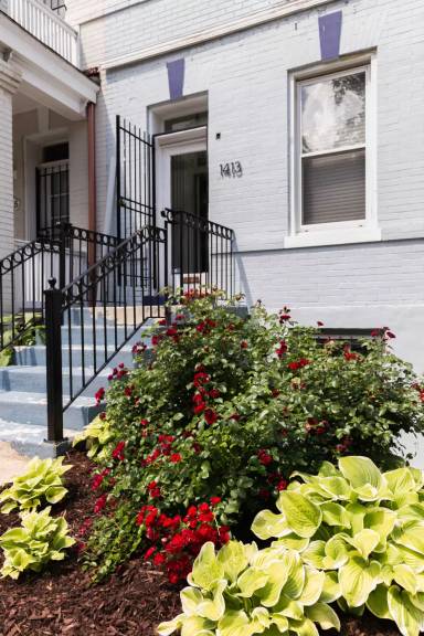 Main picture of 1477 Monroe St NW